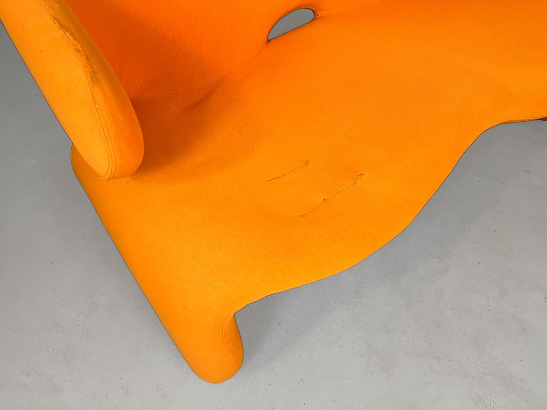 Foto Orange Djinn Sofa by Olivier Mourgue h69x118x68