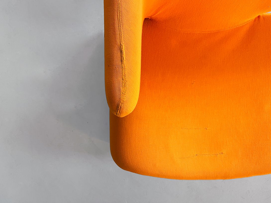 Foto Orange Djinn Sofa by Olivier Mourgue h69x118x68