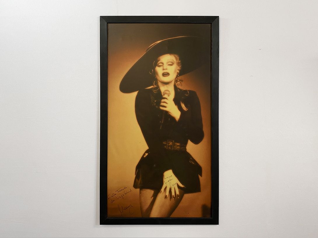 Foto Photography of a Singing Woman h168x96 1A4