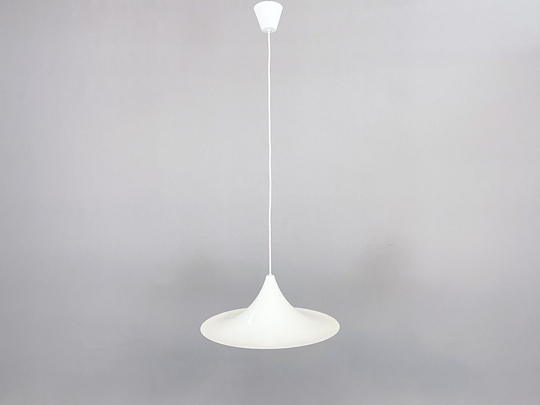 Foto White Metal Fog &#038; Morup Trumpet Form Pendant Light ø50