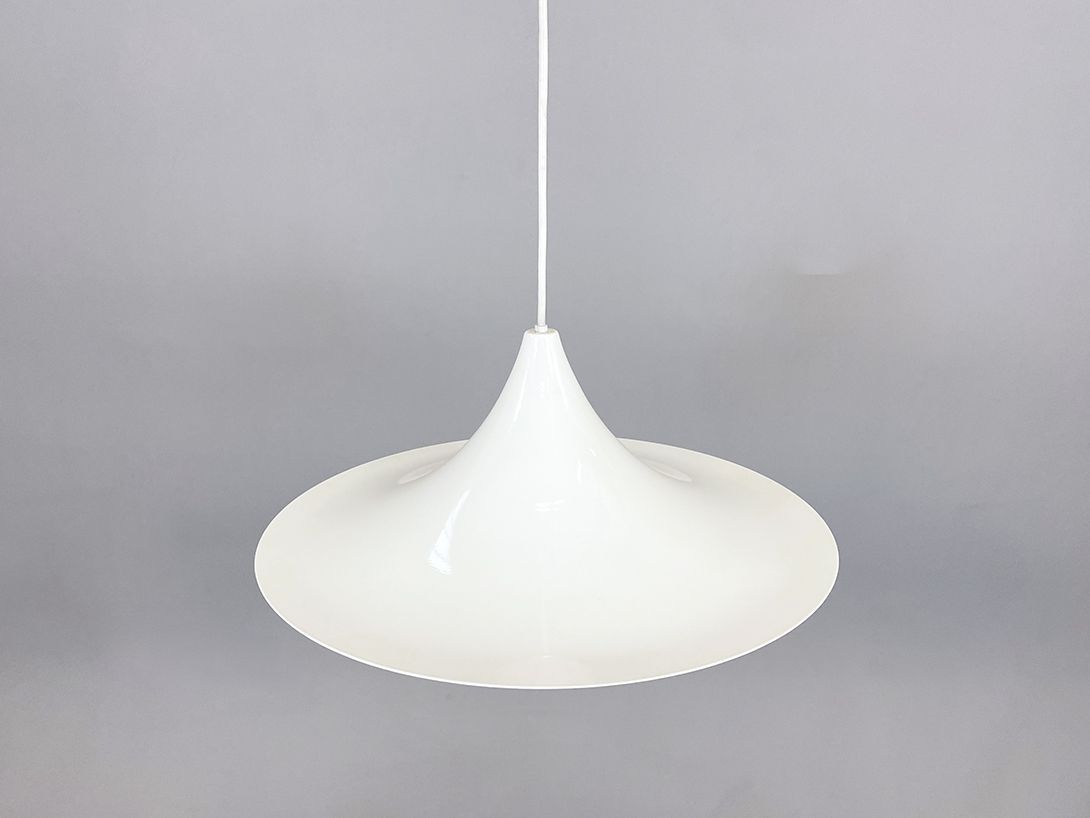 Foto White Metal Fog &#038; Morup Trumpet Form Pendant Light ø50