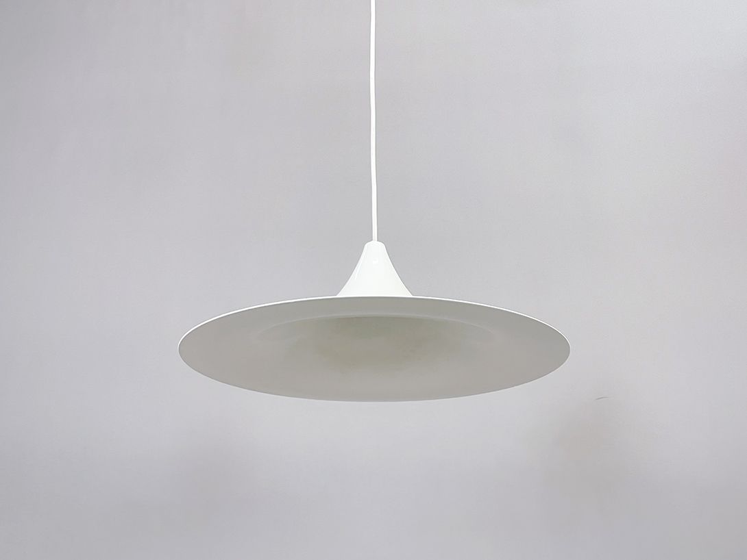 Foto White Metal Fog &#038; Morup Trumpet Form Pendant Light ø50