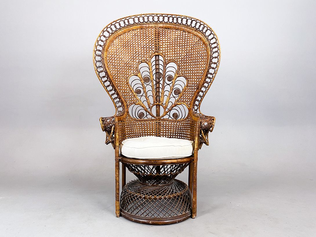 Foto Wooden Peacock Armchair with Feather Template h145