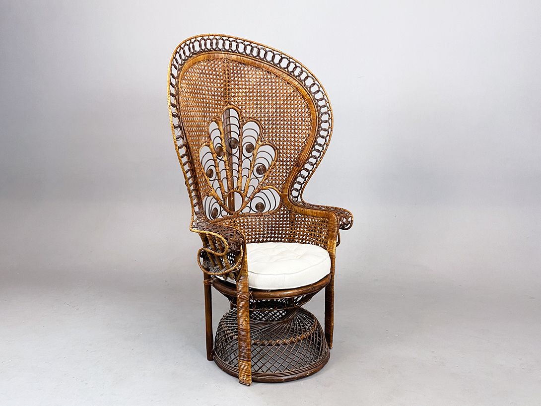 Foto Wooden Peacock Armchair with Feather Template h145