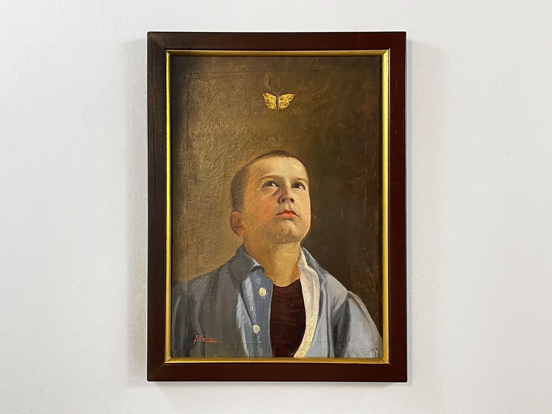 Foto Adolescent Trapped in Melancholy Watching a Butterfly h65 10C17