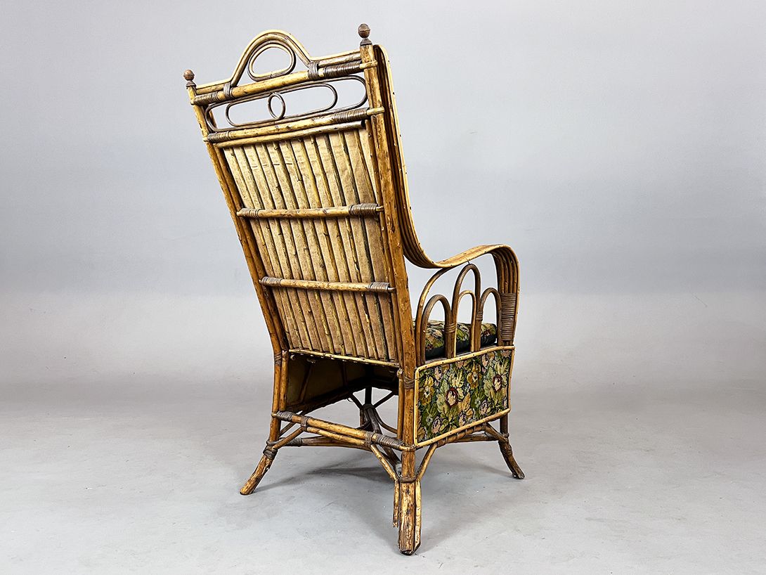 Foto Colonial Bamboo Armchair with Flower Pattern