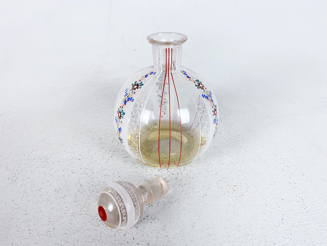 Foto Decorative Carafe with Flower Detail h20x12