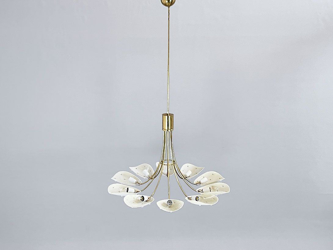 Foto Mid-Century Creamy White Flower Chandelier with Brass Rods ø90