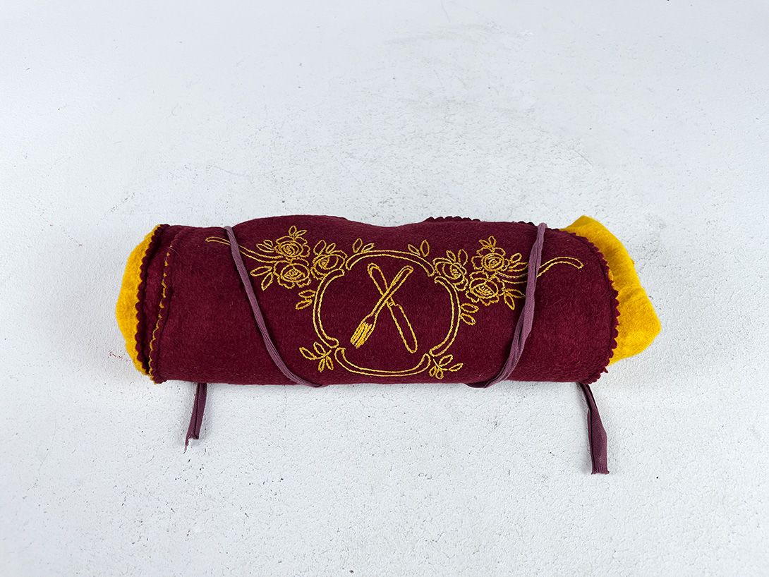 Foto Cutlery Set wrapped in luxurious Fabric