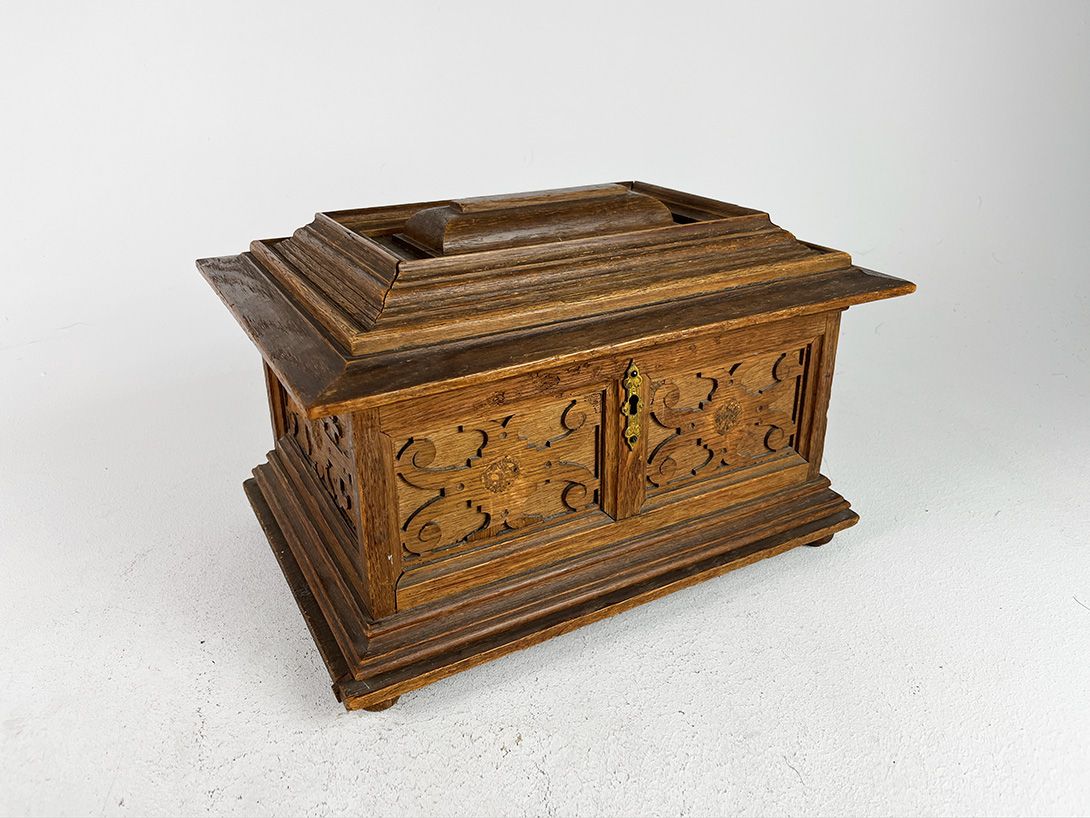 Foto Wooden Treasure Box h28x40