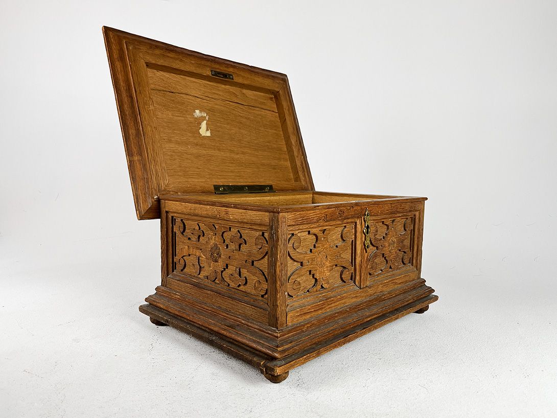 Foto Wooden Treasure Box h28x40
