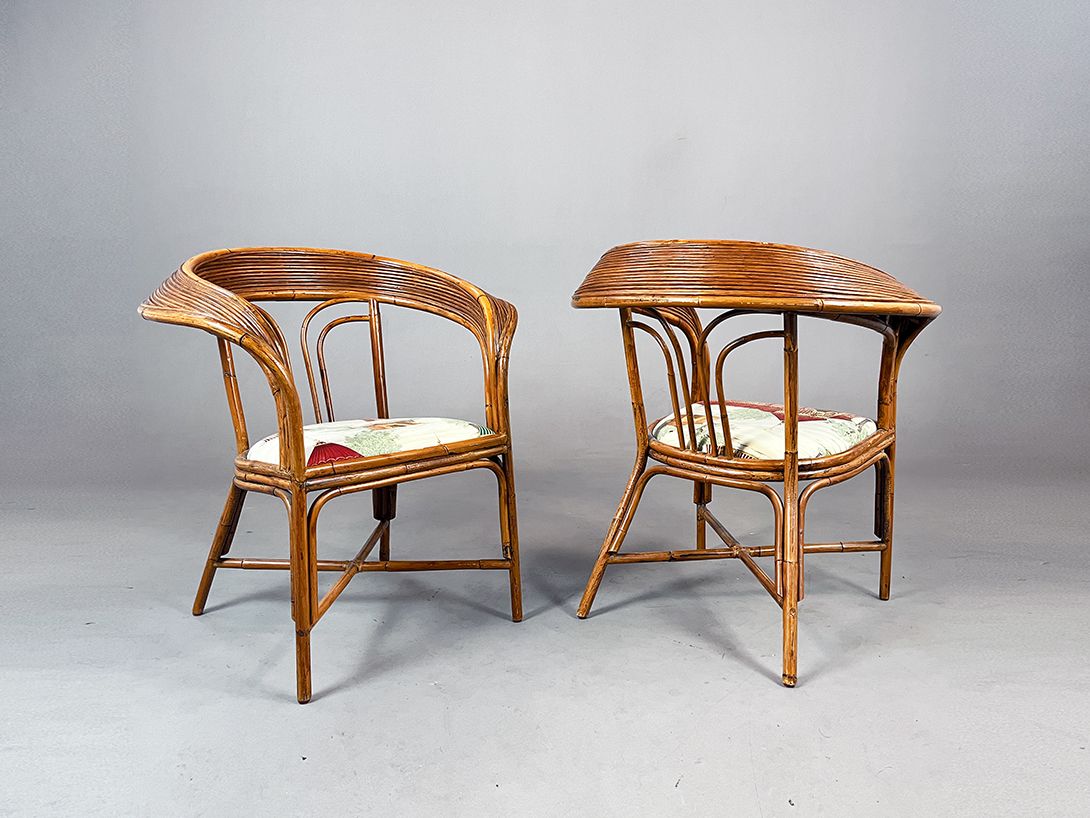 Foto Bentwood Armchair with Small Tents Upholstery