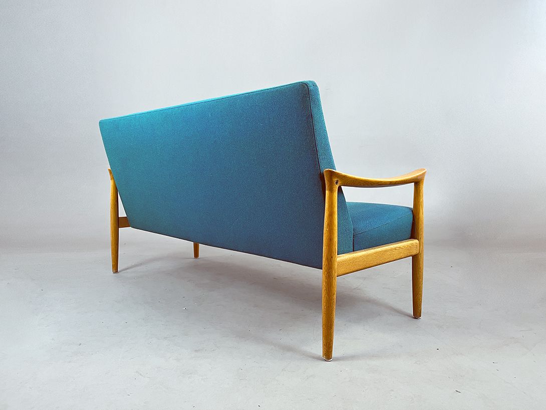Foto Oak Wood Fritz Hansen Sofa in Teal, 1970s, h90x170
