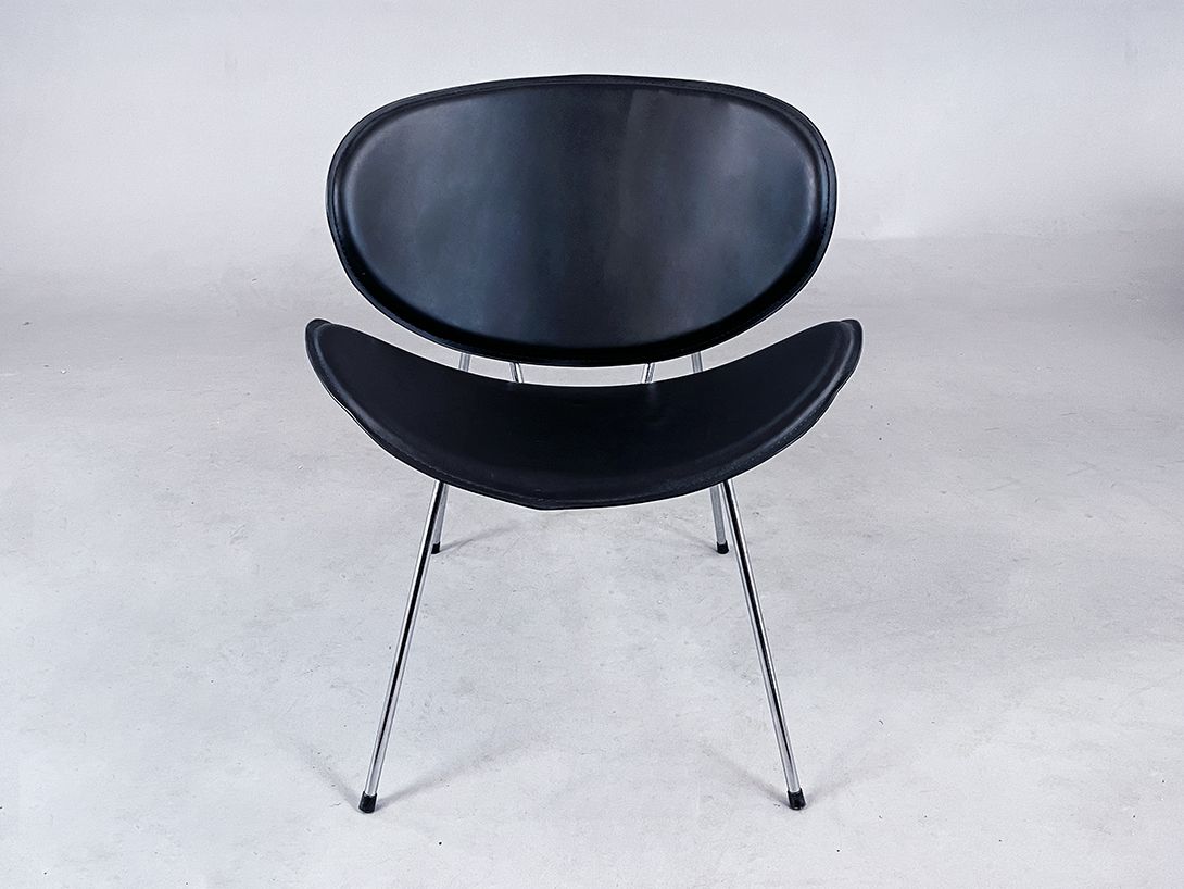 Foto Pierre Paulin Orange Slice Black Leather Lounge Chair for Artifort, 1960s