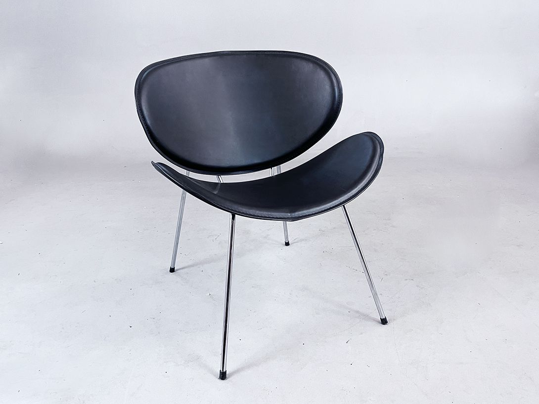 Foto Pierre Paulin Orange Slice Black Leather Lounge Chair for Artifort, 1960s