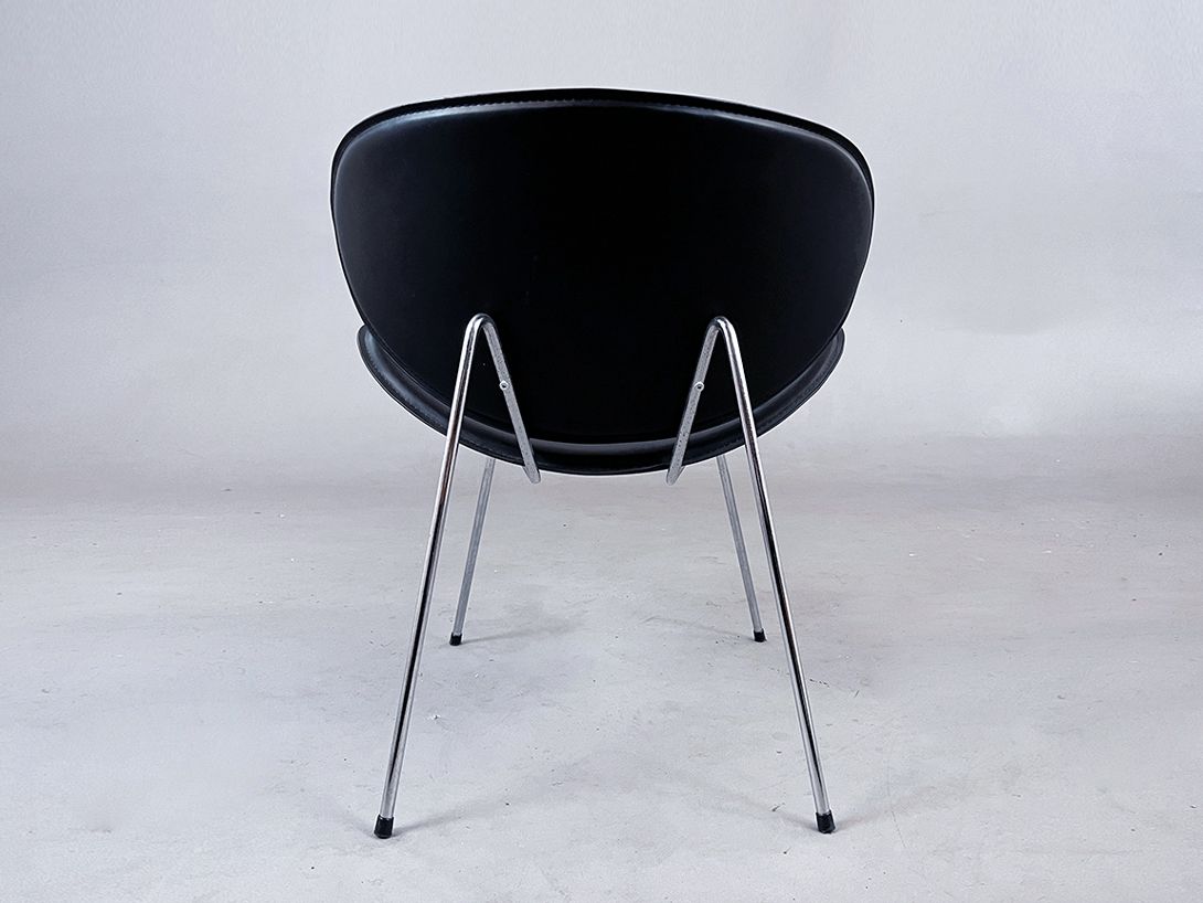Foto Pierre Paulin Orange Slice Black Leather Lounge Chair for Artifort, 1960s