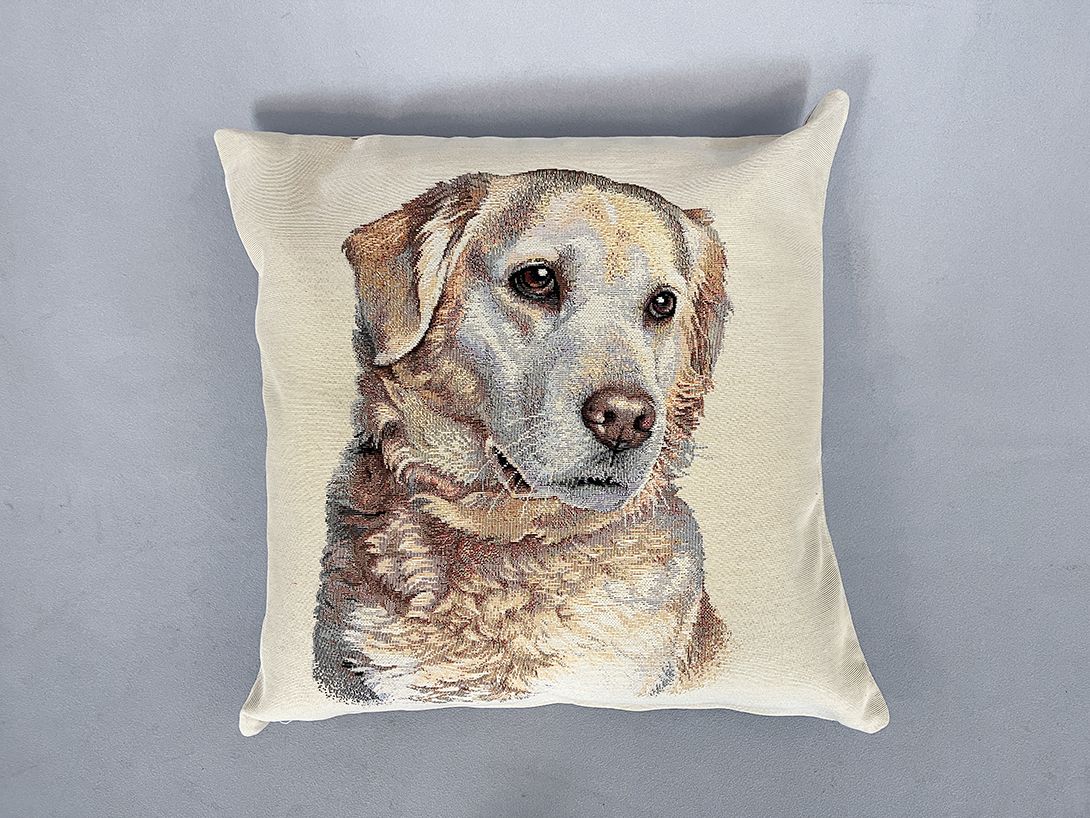 Foto Handmade Pillow with Dog Bust Embroidery h44