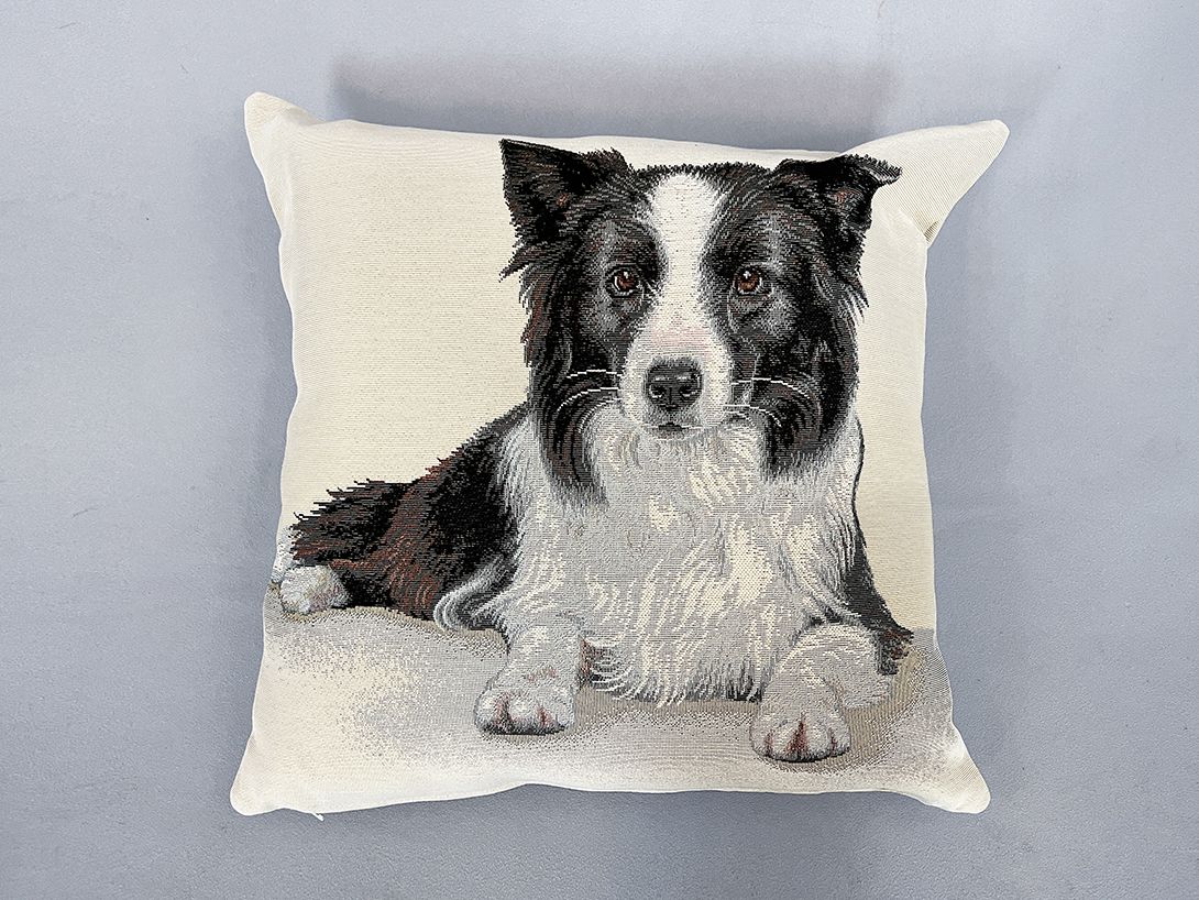 Foto Handmade Pillow with Lying Dog Embroidery h44