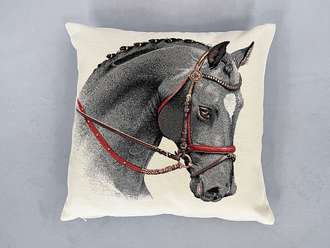 Foto Handmade Pillow with Sad Black Horse Embroidery h44