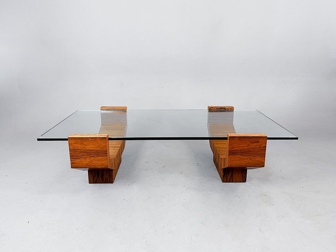 Foto Brutal Minimalist Cubistic Wooden Table with Massive Glass Top h46x170x90