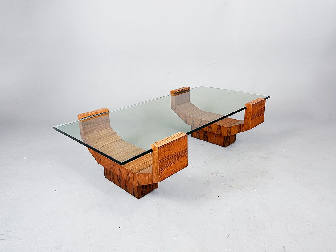 Foto Brutal Minimalist Cubistic Wooden Table with Massive Glass Top h46x170x90
