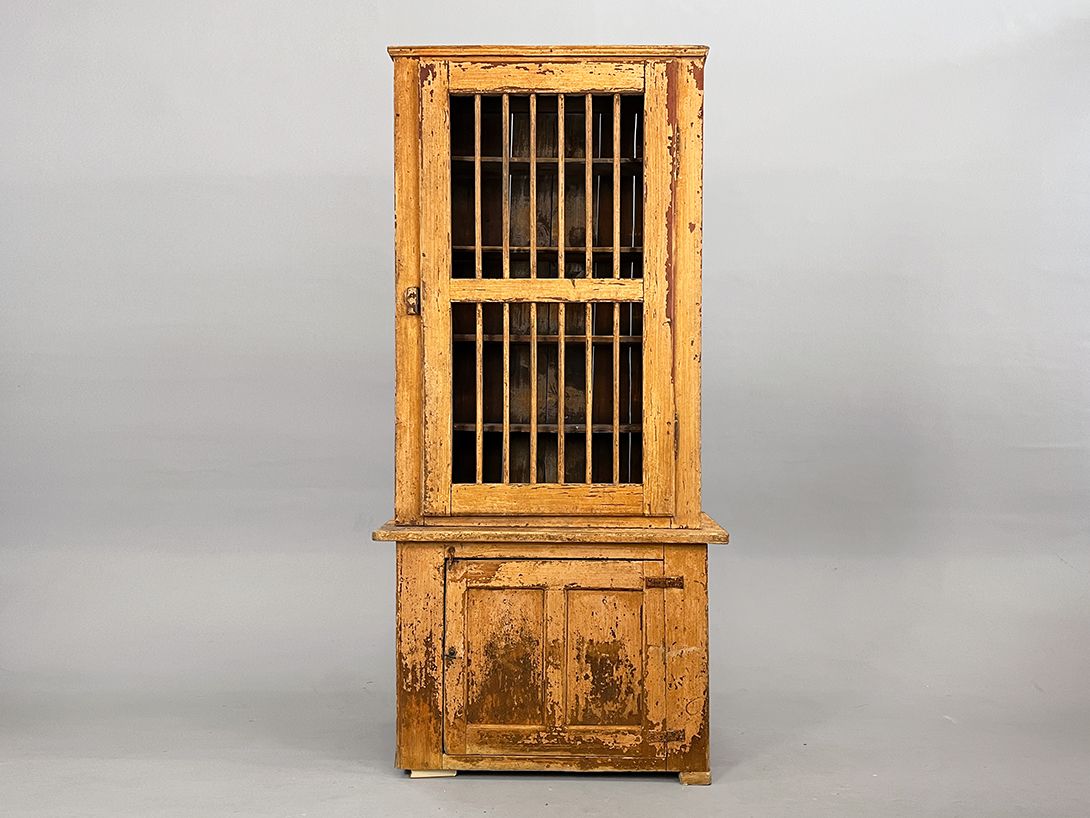 Foto Shabby Cabinet with wooden Grid Door h205