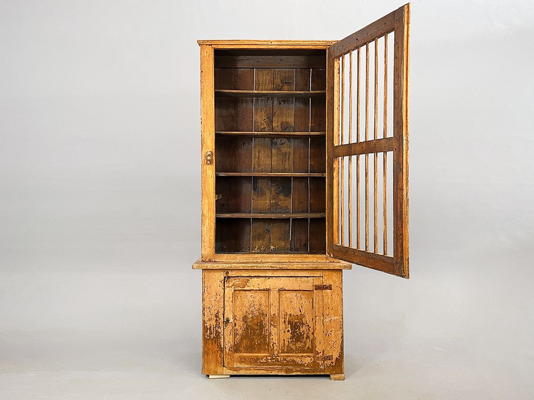 Foto Shabby Cabinet with wooden Grid Door h205