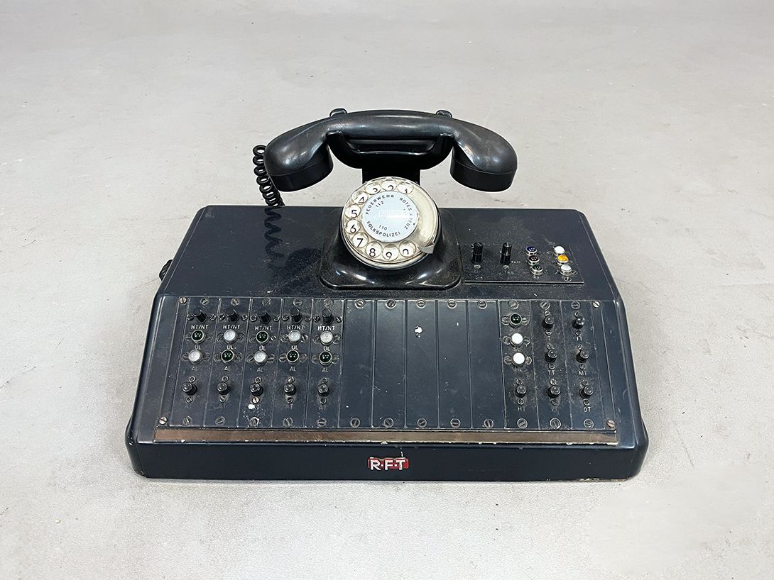 Foto GDR Telephone &#8220;Kleinvermittlungsstelle&#8221; 1970s