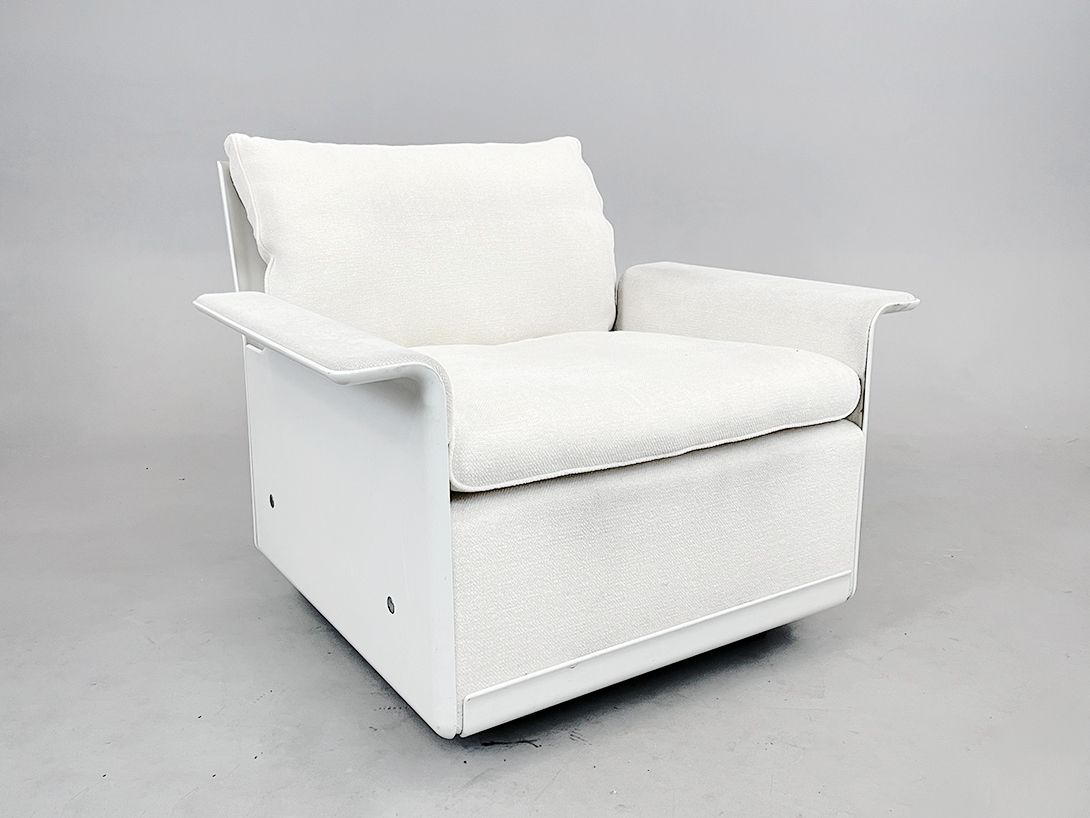 Foto White 620 Easy Chair by Dieter Rams