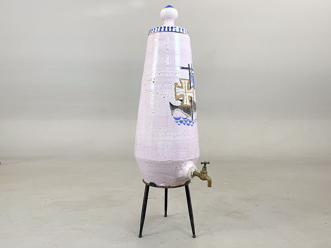 Foto Medieval Pastel Colored Vessel h117x34x44
