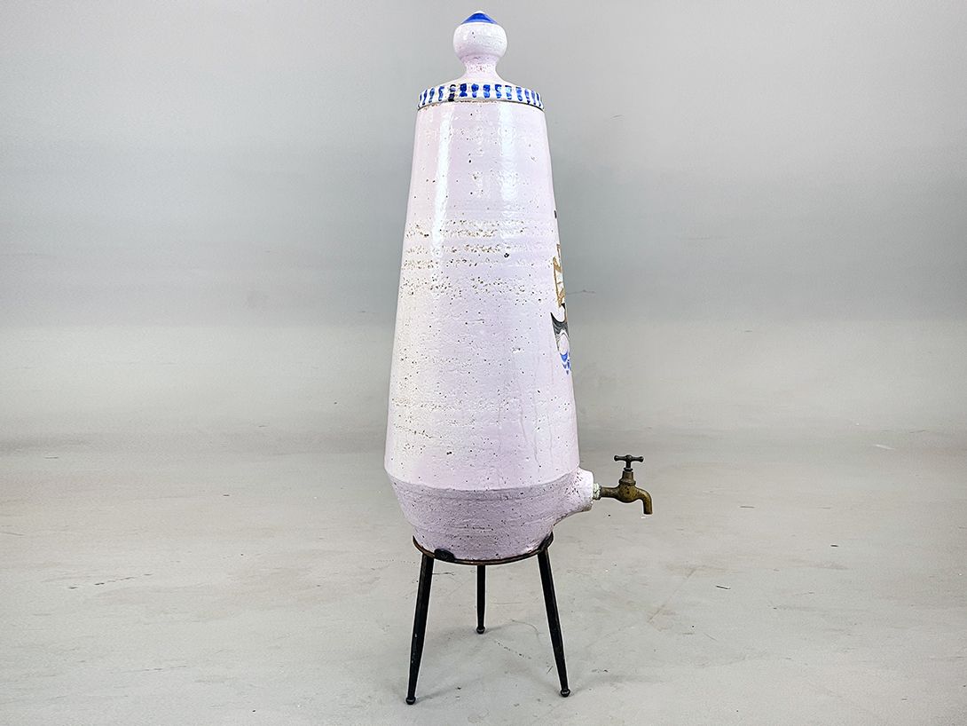 Foto Medieval Pastel Colored Vessel h117x34x44