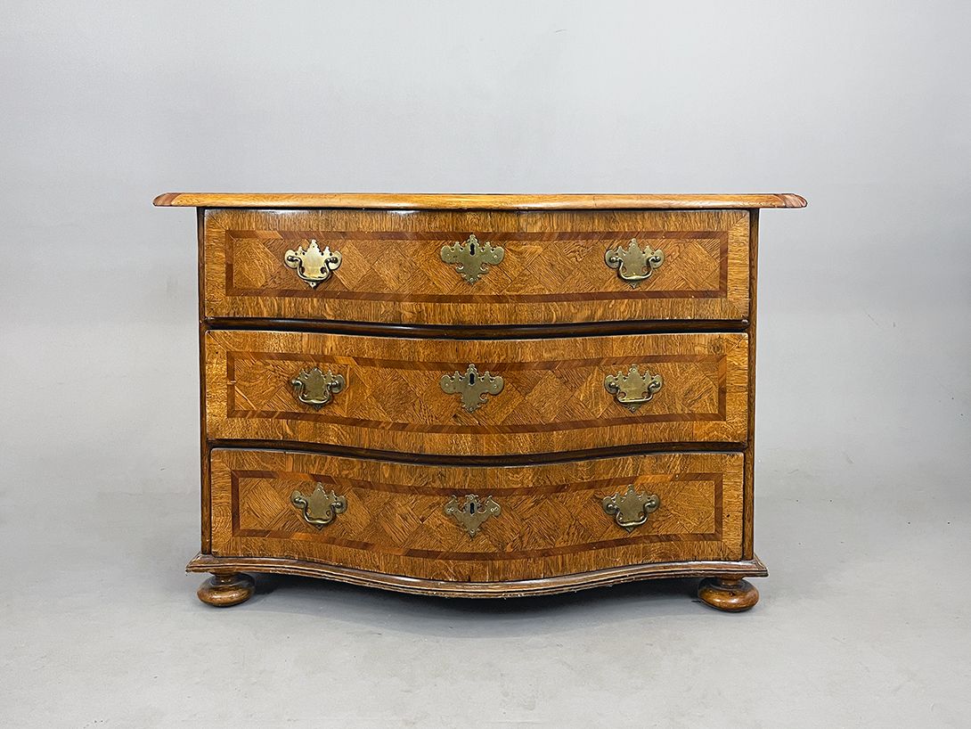 Foto Shiny Credenza with three Drawers h83x132x70