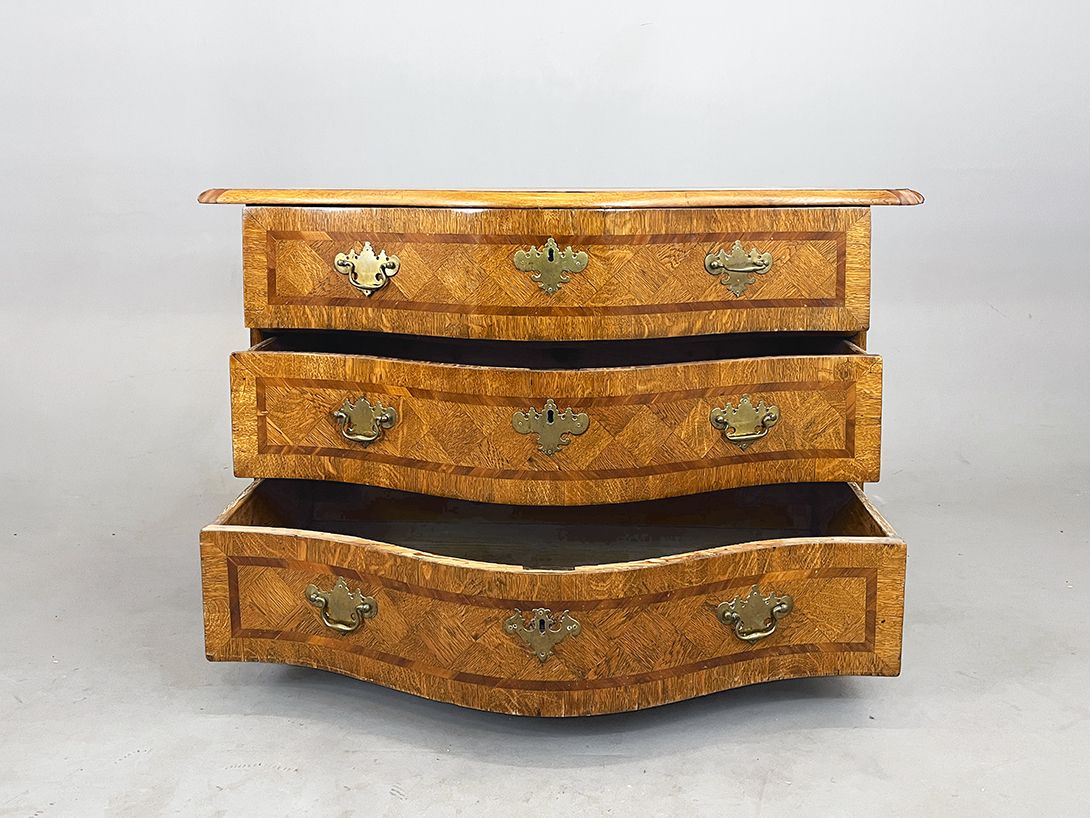 Foto Shiny Credenza with three Drawers h83x132x70