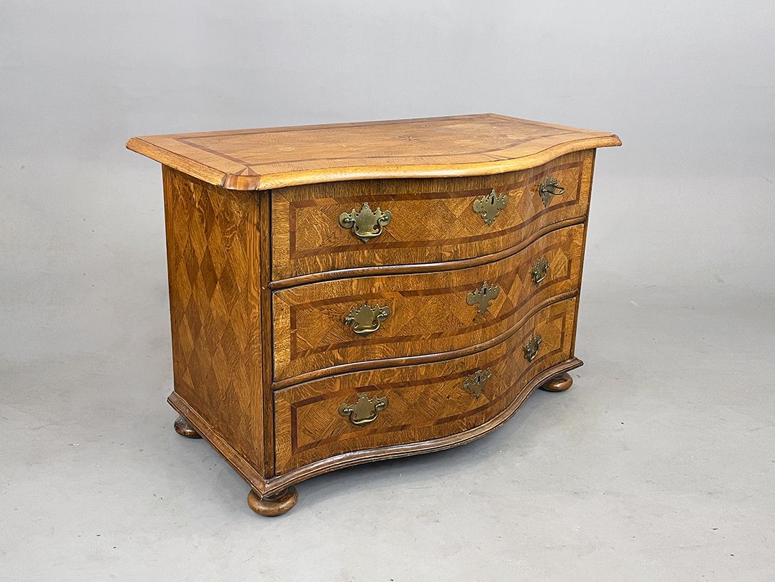 Foto Shiny Credenza with three Drawers h83x132x70