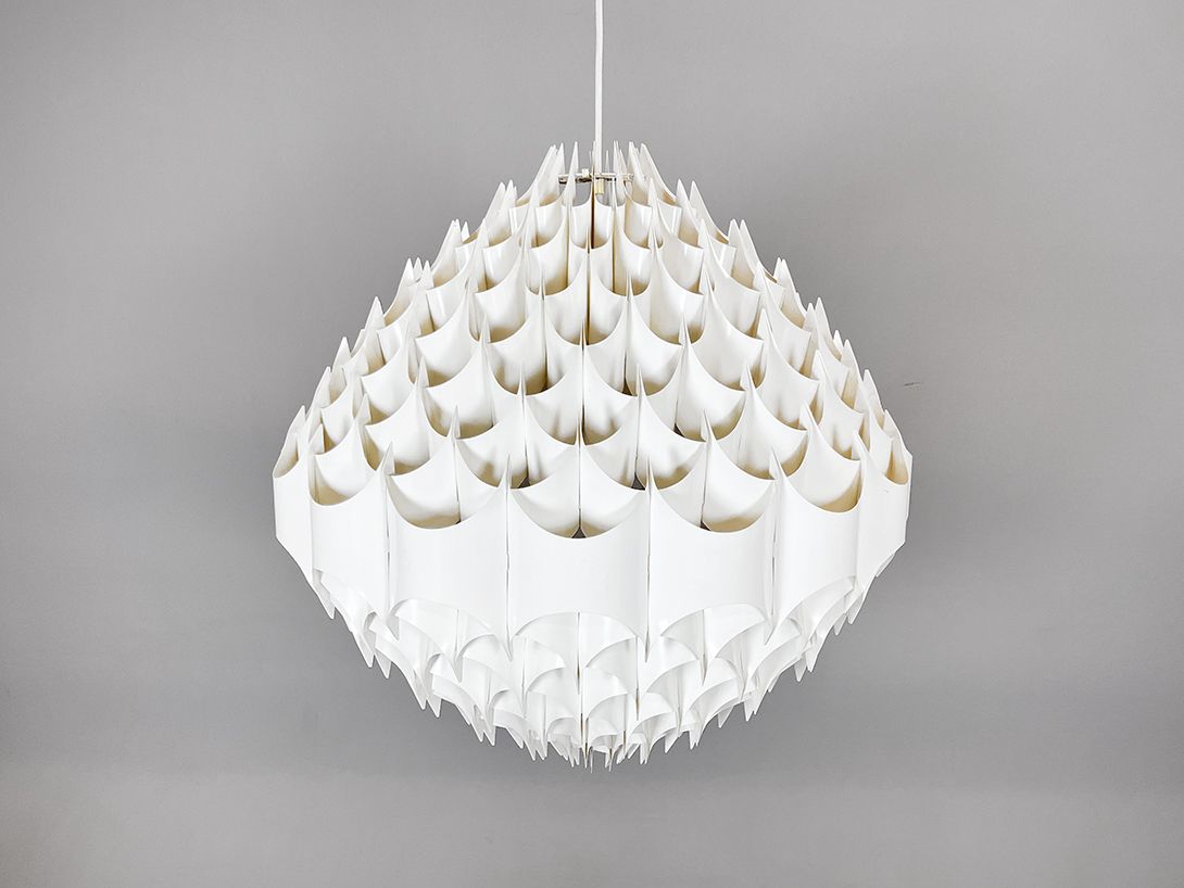 Foto Large OP Art Chandelier &#8220;Rhythmic&#8221; by Milanda Havlova Austria 1960s h85x70