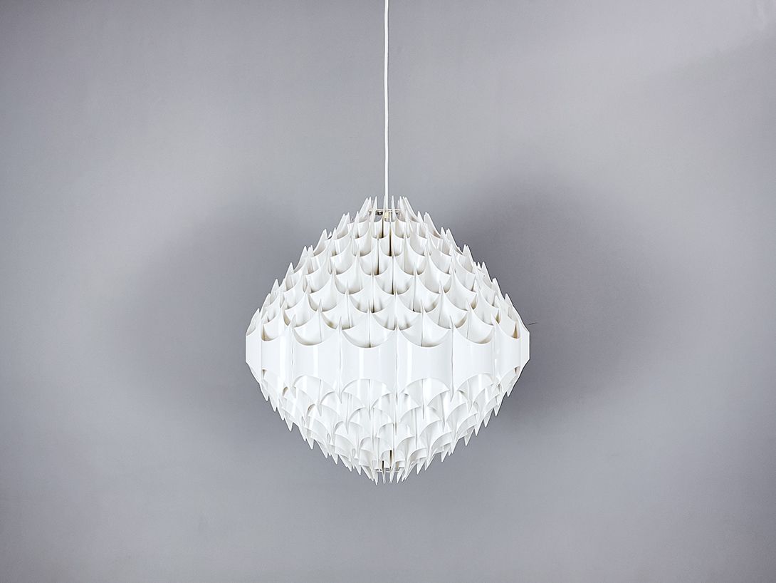 Foto Large OP Art Chandelier &#8220;Rhythmic&#8221; by Milanda Havlova Austria 1960s h85x70