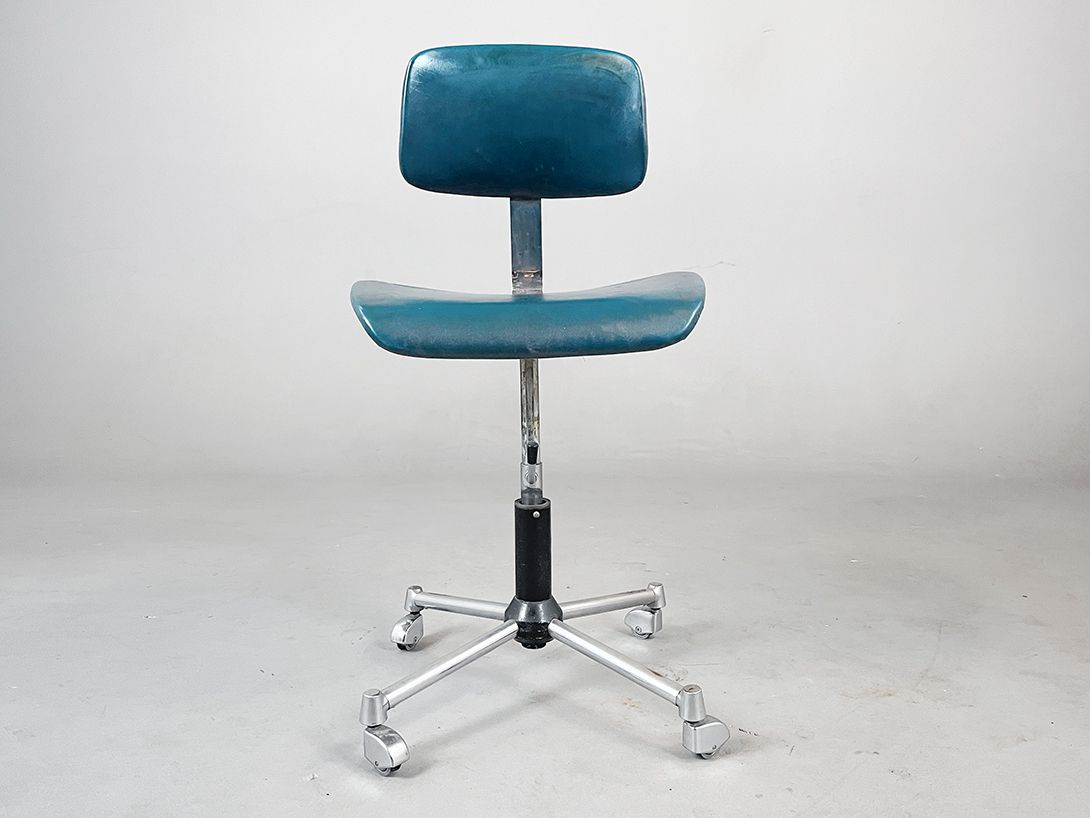 Foto Height Adjustable Petrol Office Chair on Rolls 1950s