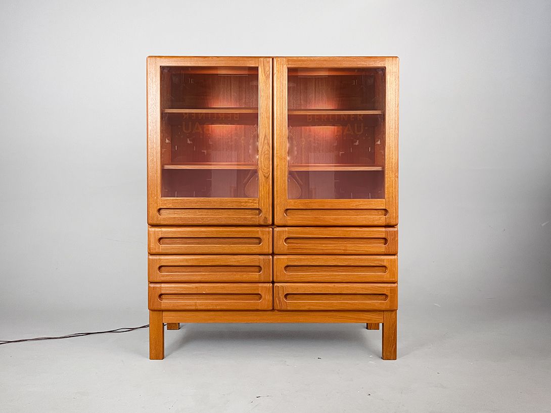 Foto Danish illuminated Cabinet 1982 h150x120x50