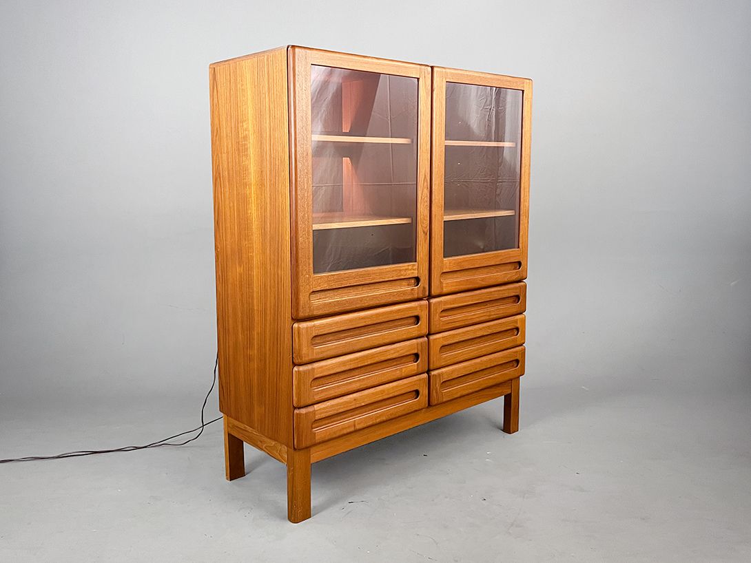 Foto Danish illuminated Cabinet 1982 h150x120x50