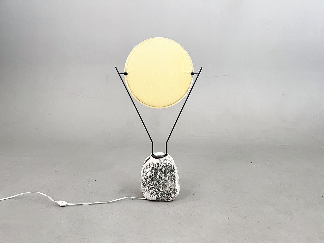 Foto Naturalistic Lamp with light reflecting Shade h71