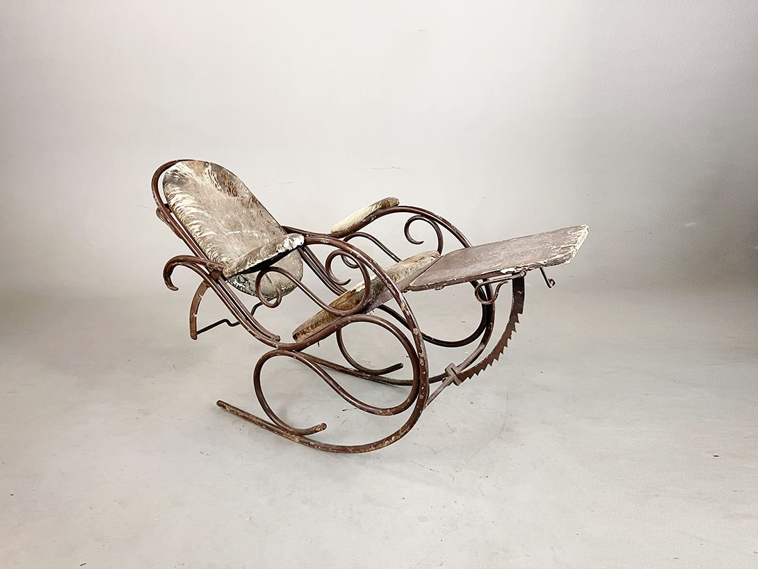 Foto Haunting Rocking Chair with worn down Fur h97x63x92