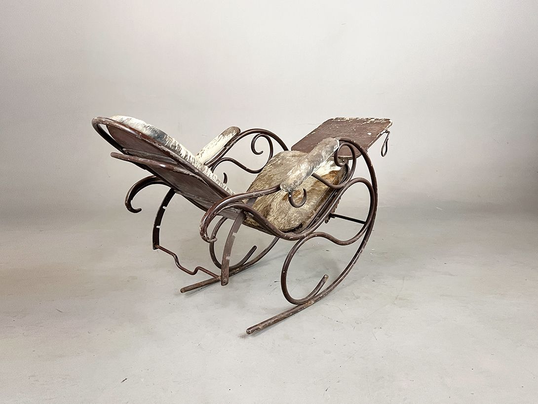 Foto Haunting Rocking Chair with worn down Fur h97x63x92
