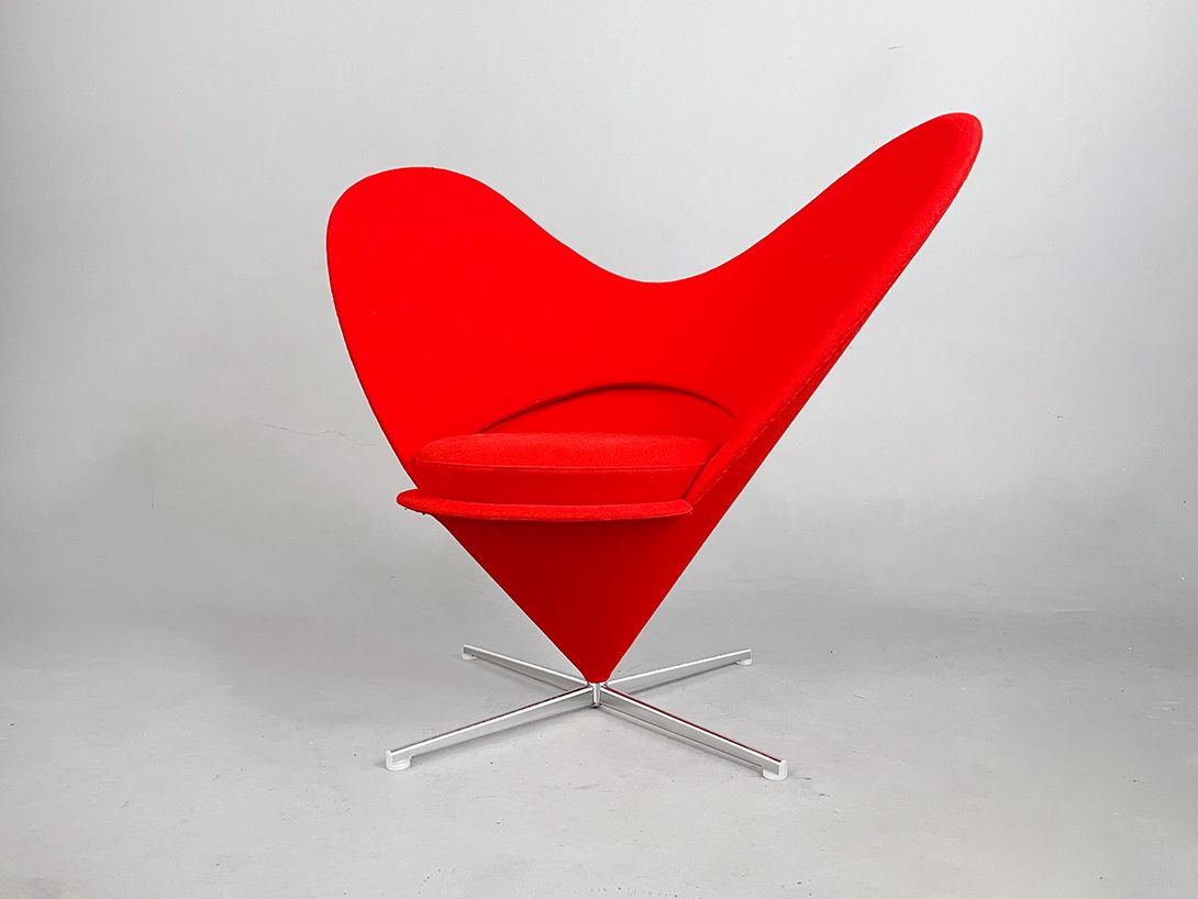 Foto Red Heart Shaped Cone Chair Verner Panton 1959