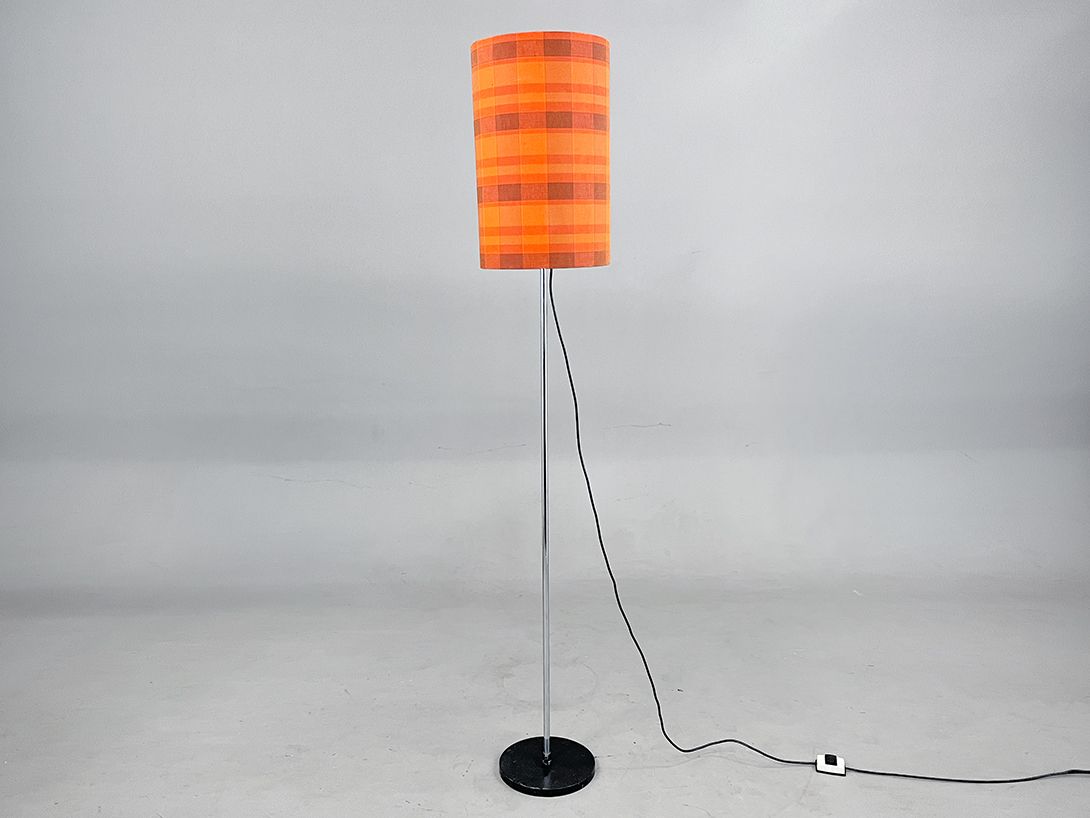 Foto Floor Lamp with Orange Plaid Textile Shade h182 G1+