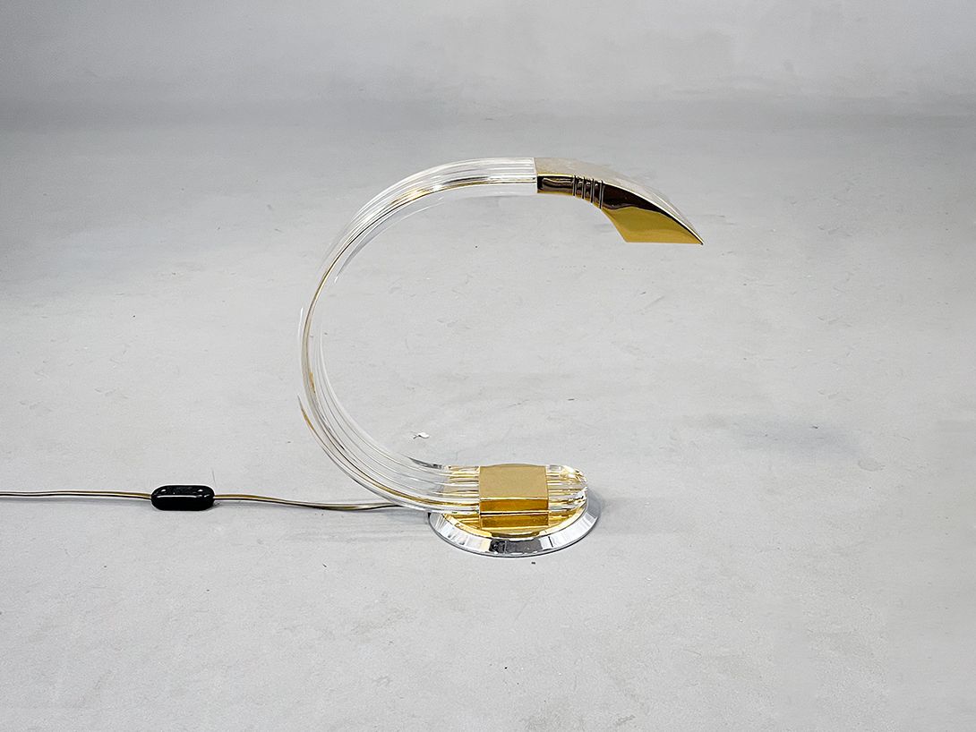 Foto Arched Plexiglass Ladies Desk Lamp with Golden Detail h33
