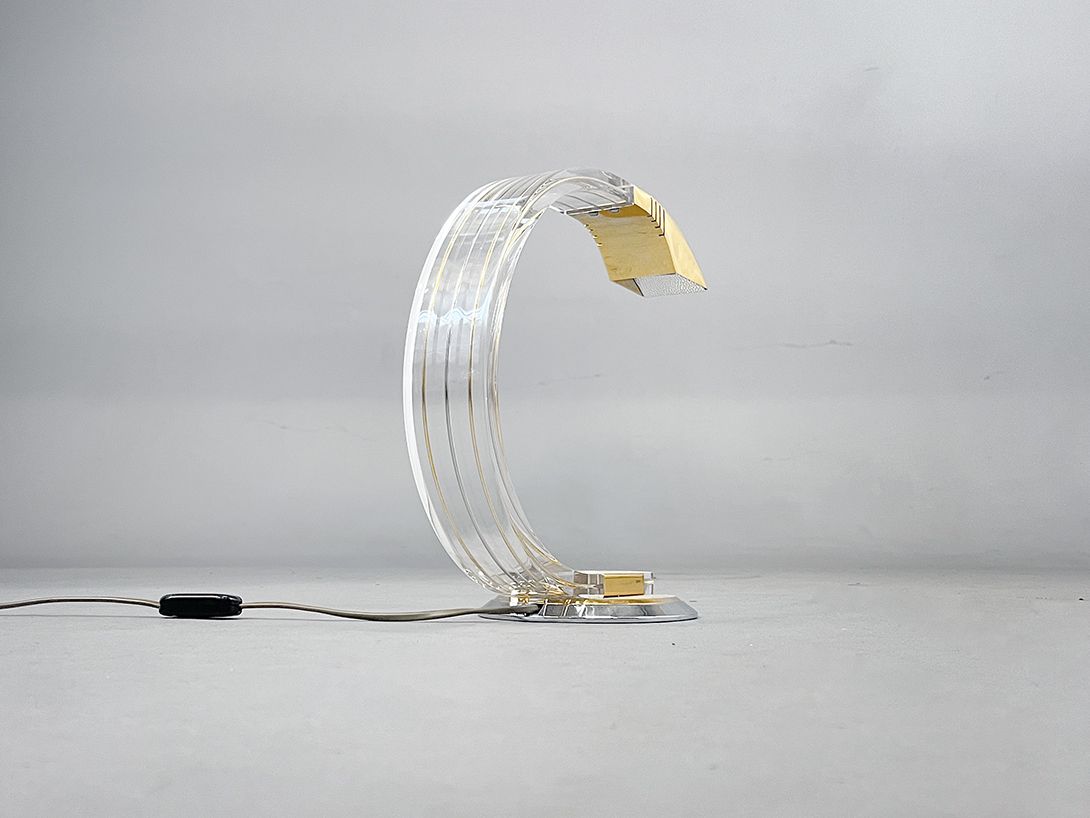 Foto Arched Plexiglass Ladies Desk Lamp with Golden Detail h33