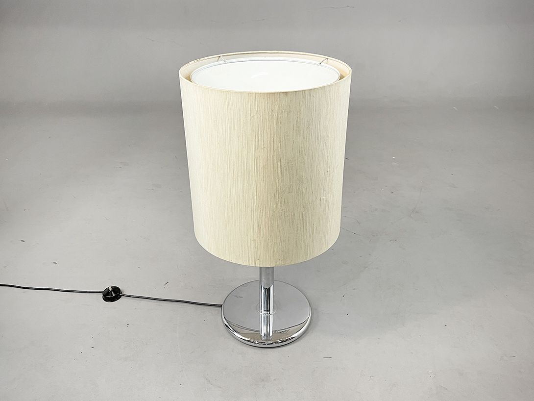Foto Beige Table Lamp on Chrome Stand h82 BH1