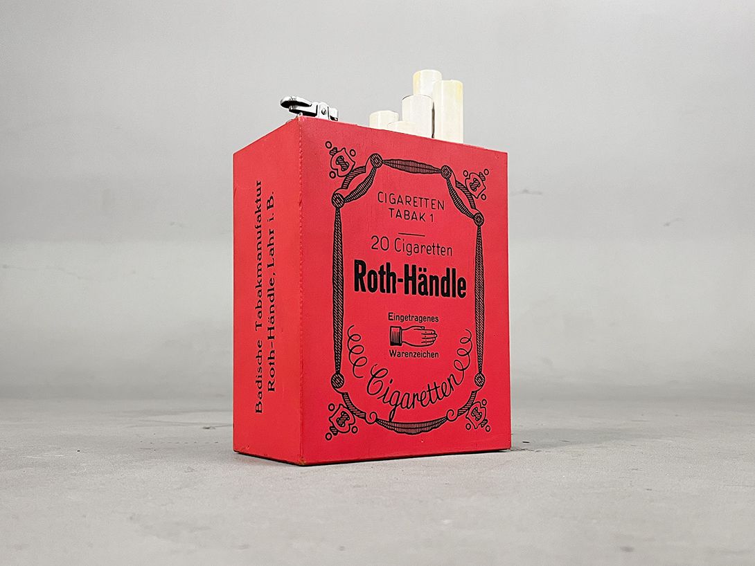 Foto Antique Roth-Händle Lighter disguised as Pack of Cigarettes h28x15x9