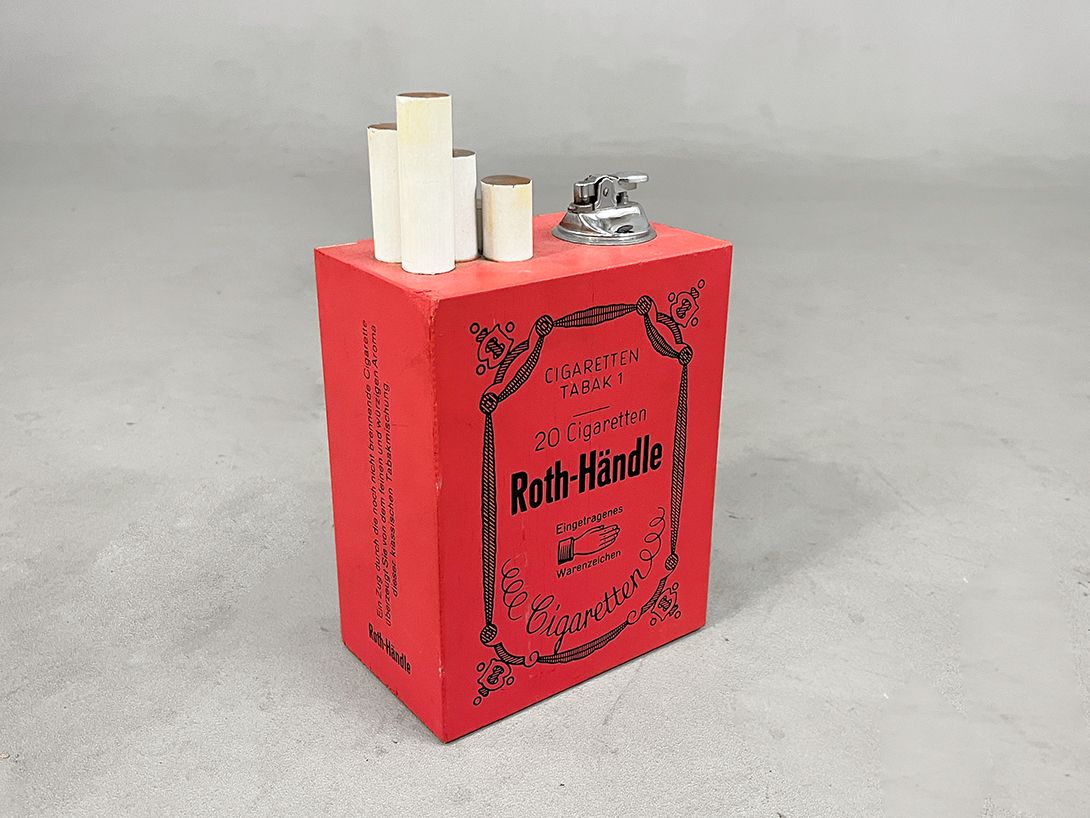 Foto Antique Roth-Händle Lighter disguised as Pack of Cigarettes h28x15x9