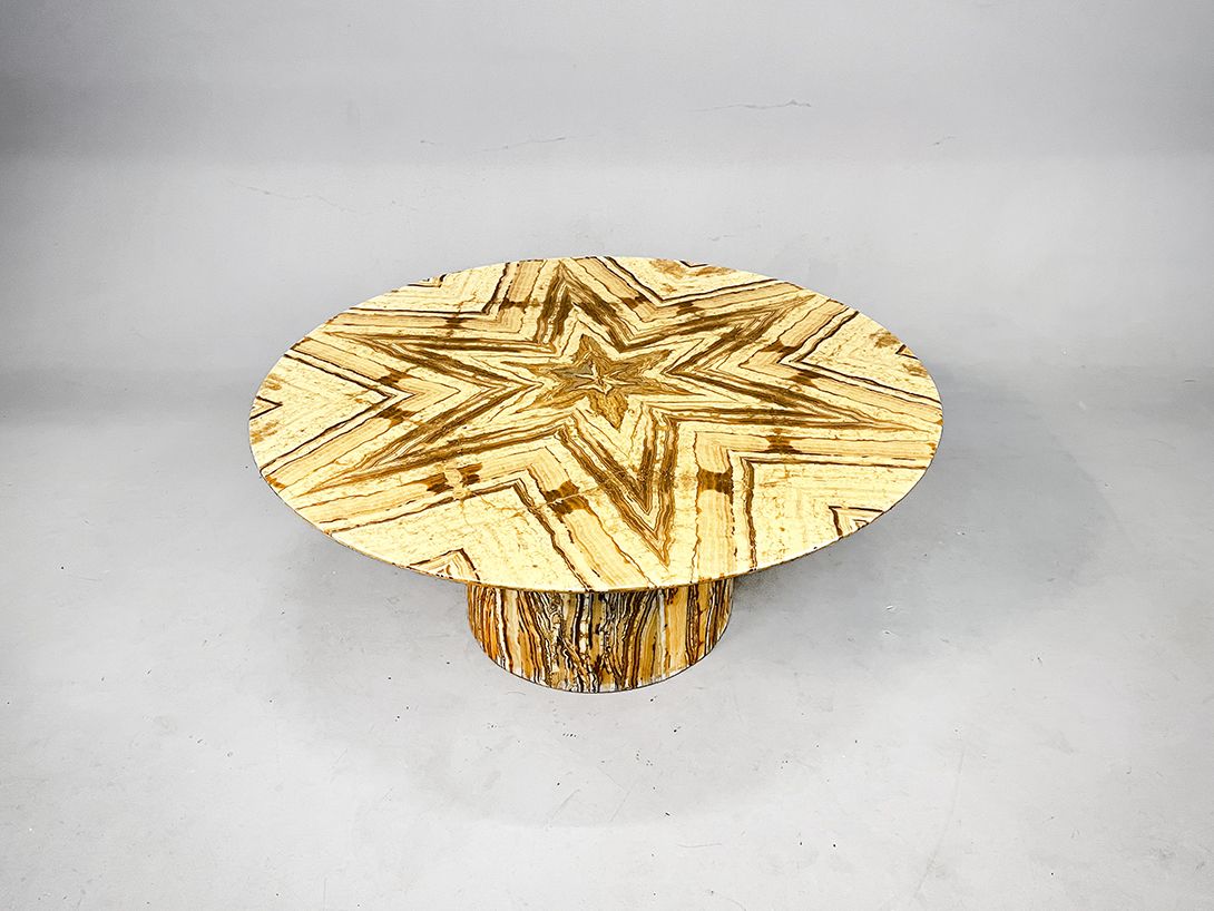 Foto Massive Marble Table with Star Shape h48x110